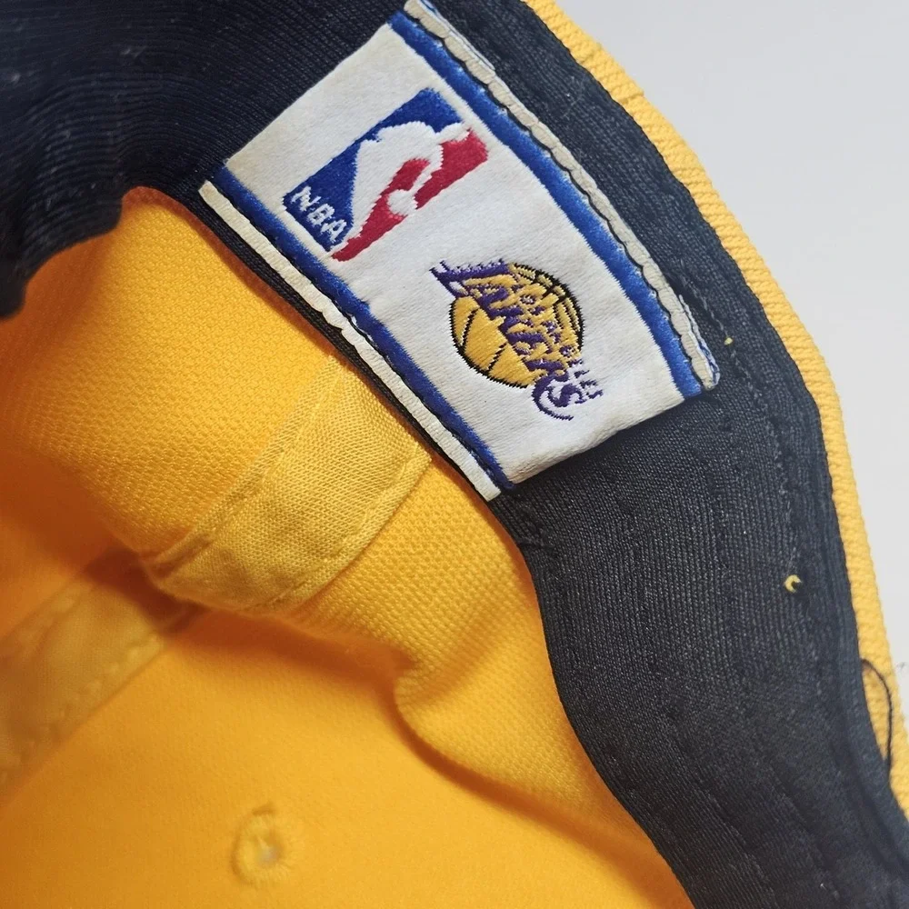 Adidas Los Angeles Lakers Hat S/M Fitted‎ Gold NBA Cap Embroidered Logo